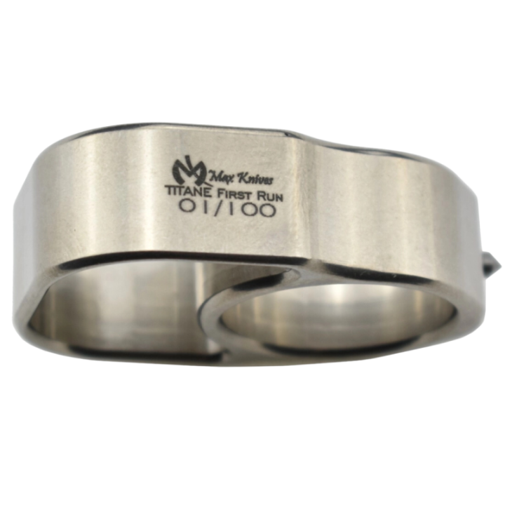 Max Knives TIKNU7 — Outil de poche titane satiné 37 × 51 mm, brise-vitre — vue 2
