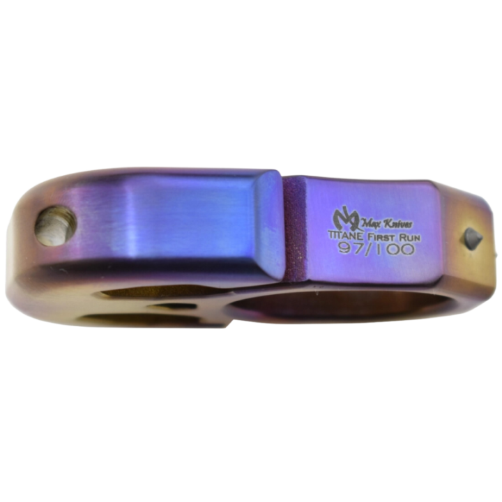 Max Knives TIKNU8+ — Outil de poche titane anodisé, passage de doigt — vue 3