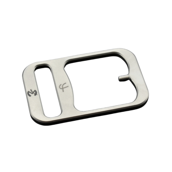 Max Knives FP2402C — Titanium buckle with adjustable 130 cm leather belt