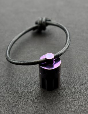 CUSTOM - Petite boîte titane anodisé étanche en forme de barillet - violet