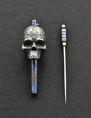 Toothpick en Titane Anodisé avec Tête de Mort | Cure-dent de Poche