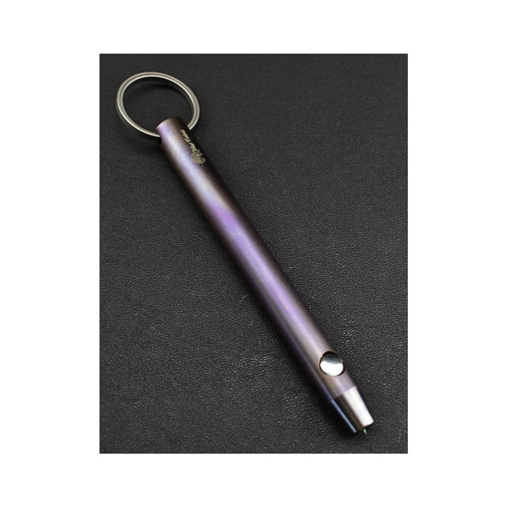 Max Knives KUBATON1 — Kubaton titane anodisé violet-bleu, pick OTF — vue 2