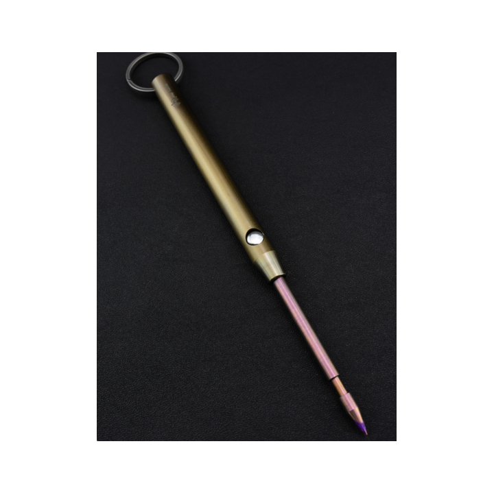 Max Knives KUBATON4 — Kubaton titane anodisé doré et rose, pointe carbure